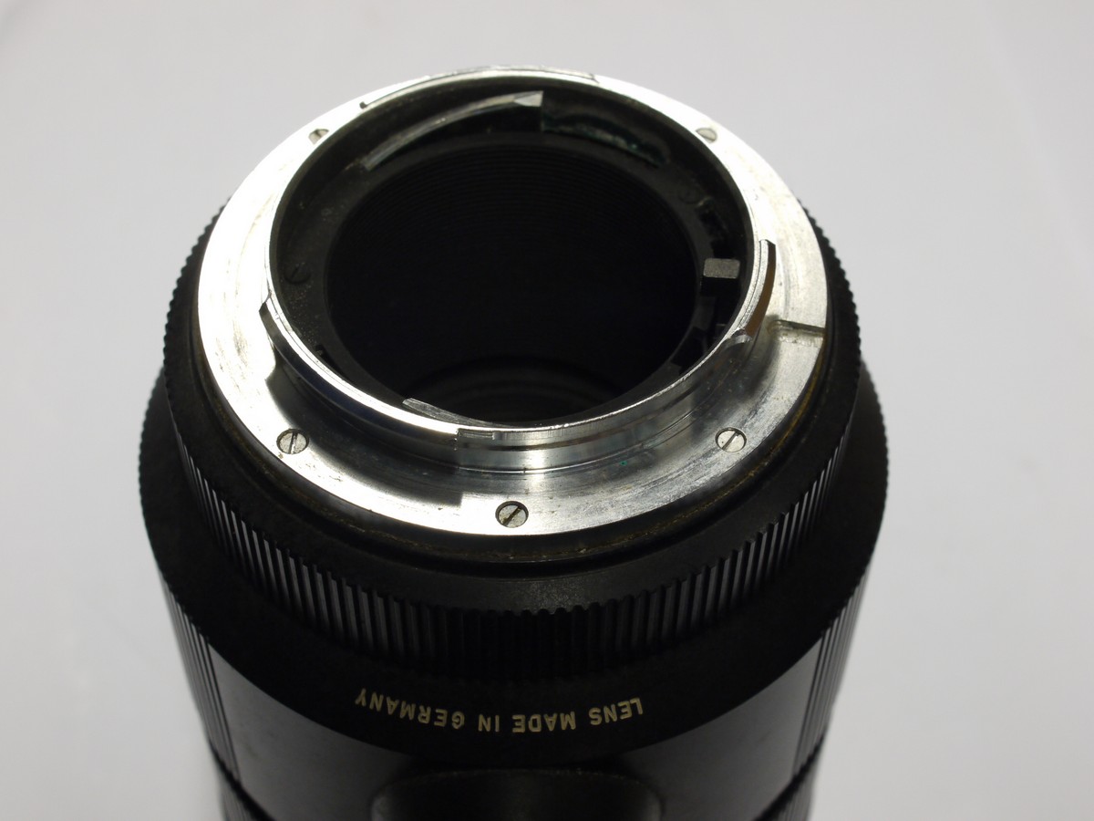 mwclassiccameras-20231110-365 Leitz Wetzlar 180mm f2.8 Elmarit-R 2-cam (No.2249679) with built-in lens hood + Leitz caps