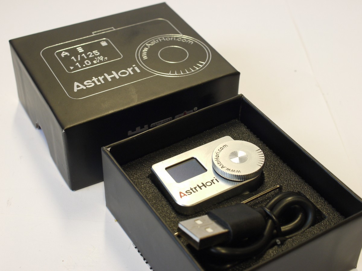 mwclassiccameras-20231117-119 AstrHori AH-M1 small shoe mounting CDS Exposure Meter, chrome, with USB charger & makers box