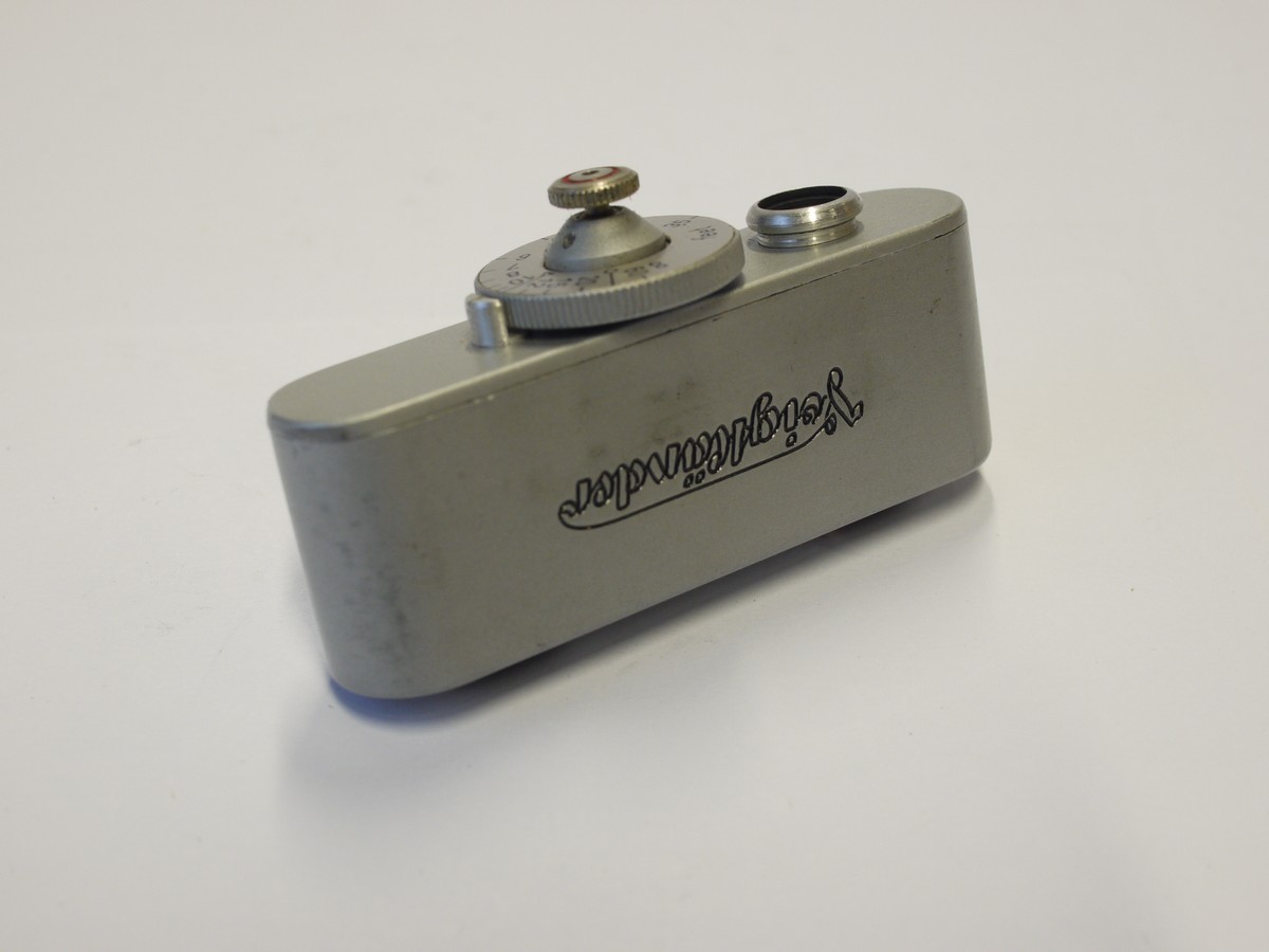 mwclassiccameras-20231117-211 Voigtlander short base shoe rangefinder, scale in feet. With Voigtlander leather case