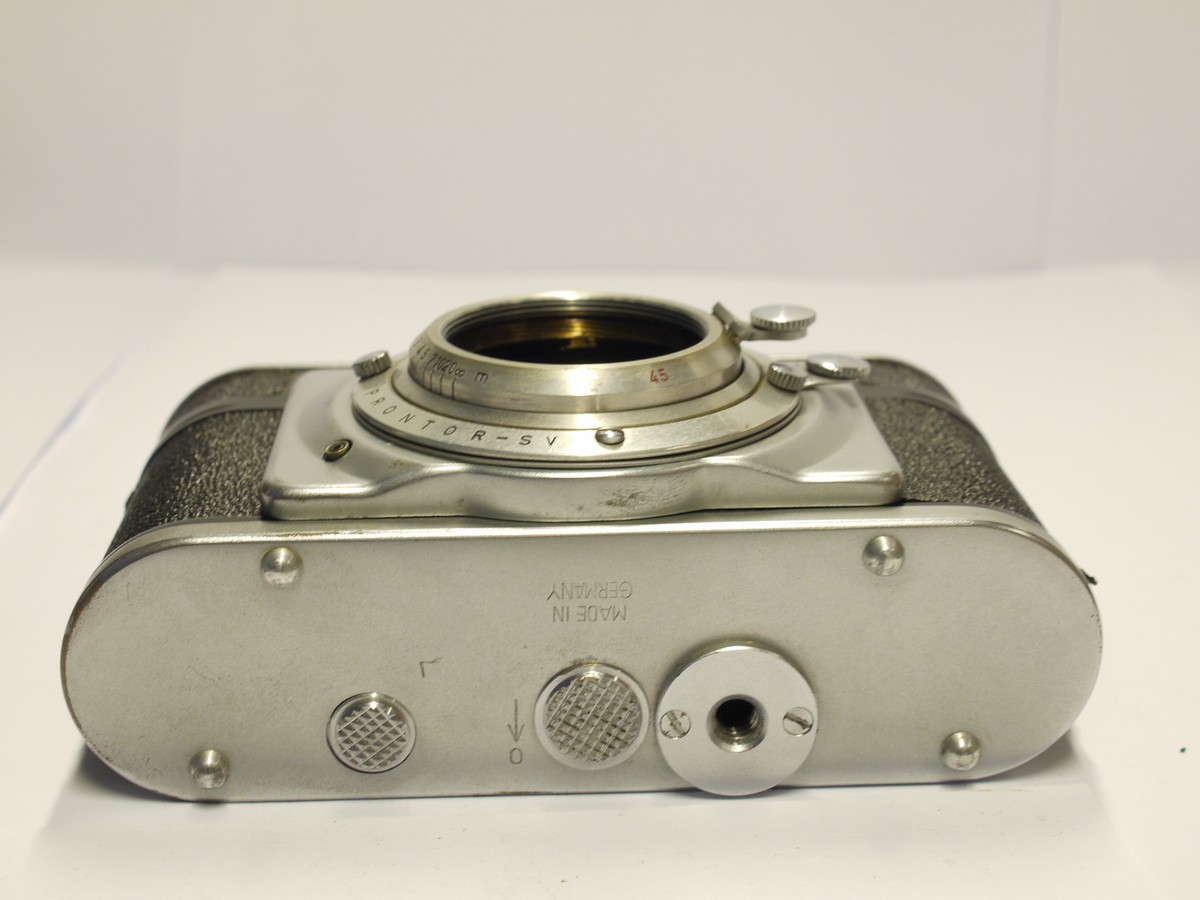 mwclassiccameras-20231117-277 Futura P 35mm couple rangefinder camera body only (no lens). Tske Futura screw mount lenses