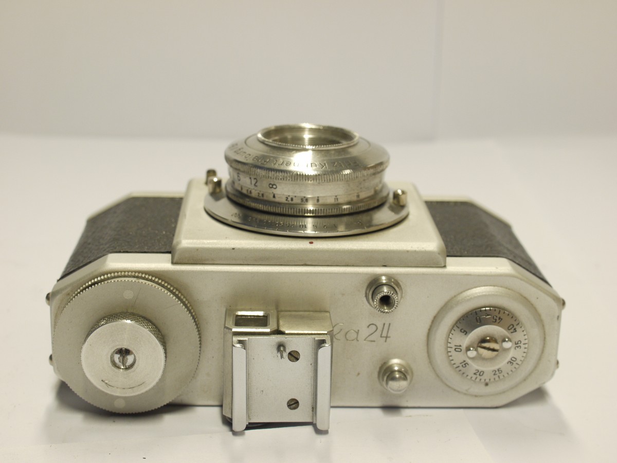 mwclassiccameras-20231117-286 Fritz Kuhnert Freiberg (Futura) Efka 24 c1947 24x24 on 35mm viewfinder camera, with retractable rapid-wind lever & 4cm f2.8 Elor lens with behind-the-lens Compur-Rapid shutter. Has accessory shoe added to top. UNCOMMON