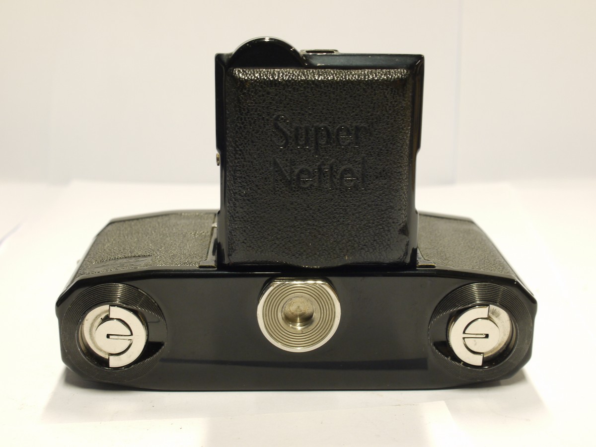 mwclassiccameras-20231117-291 Zeiss Ikon Super Nettel 35mm folding coupled rangefinder camera, black, with 5cm f3.5 Triotar lens