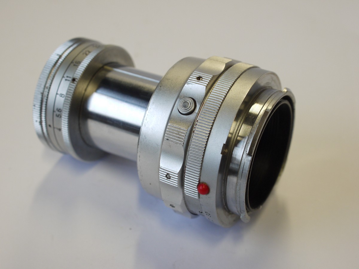 mwclassiccameras-20231117-81 Leitz Wetzlar 9cm f4 Elmar-M chrome, collapsible lens (No.1630314)