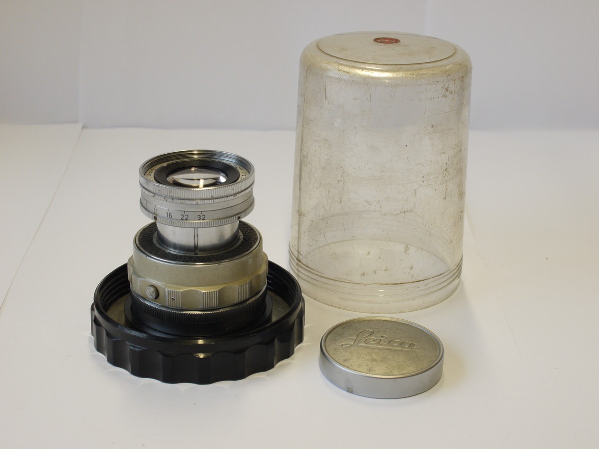 mwclassiccameras-20231117-86 Leitz Wetzlar 9cm f4 Elmar-M chrome, collapsible lens (No.1138099) + Leitz front cap & keeper case