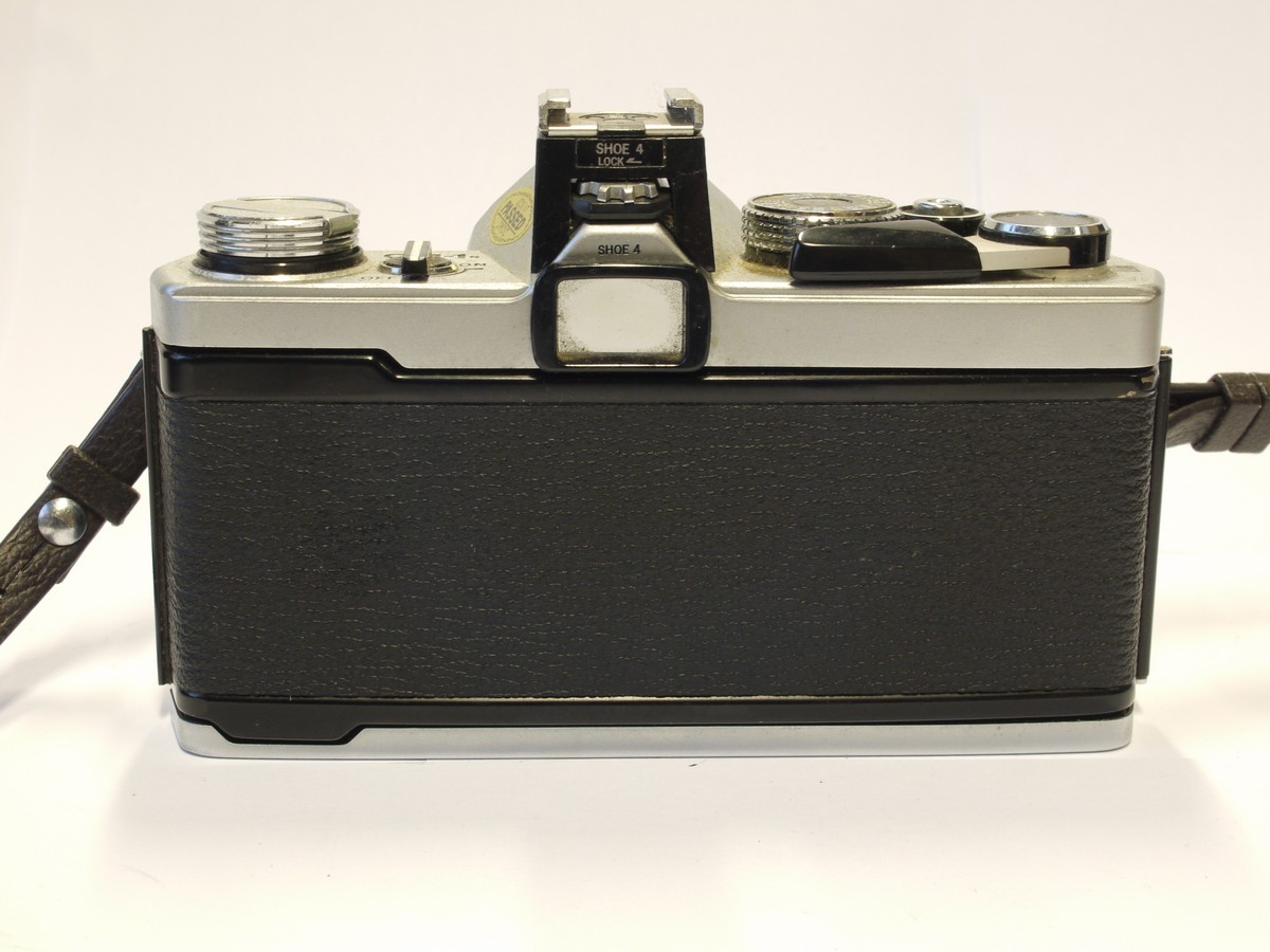 mwclassiccameras-20231124-233 Olympus OM-1n 35mm SLR chrome body, with Shoe 4 & neck strap