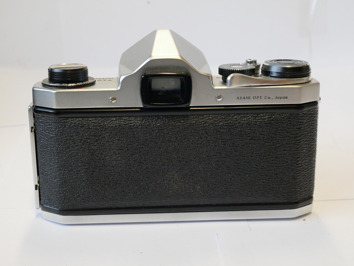mwclassiccameras-20231201-48 Pentax S1A 35mm SLR + 55mm f2 Super Takumar M42 screw mount, with Pentax front cap. NON-WORKING CAMERA