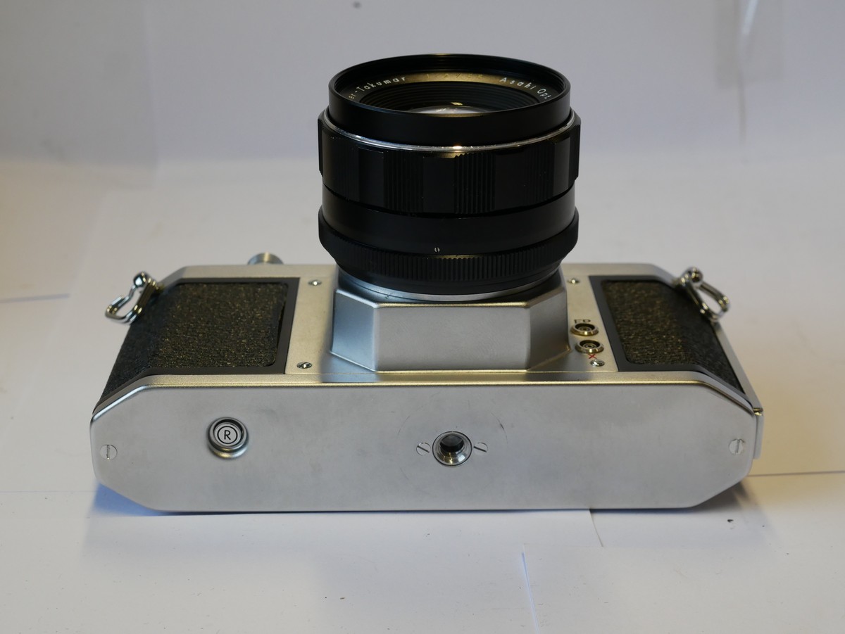 mwclassiccameras-20231201-50 Pentax S1A 35mm SLR + 55mm f2 Super Takumar M42 screw mount, with Pentax front cap. NON-WORKING CAMERA