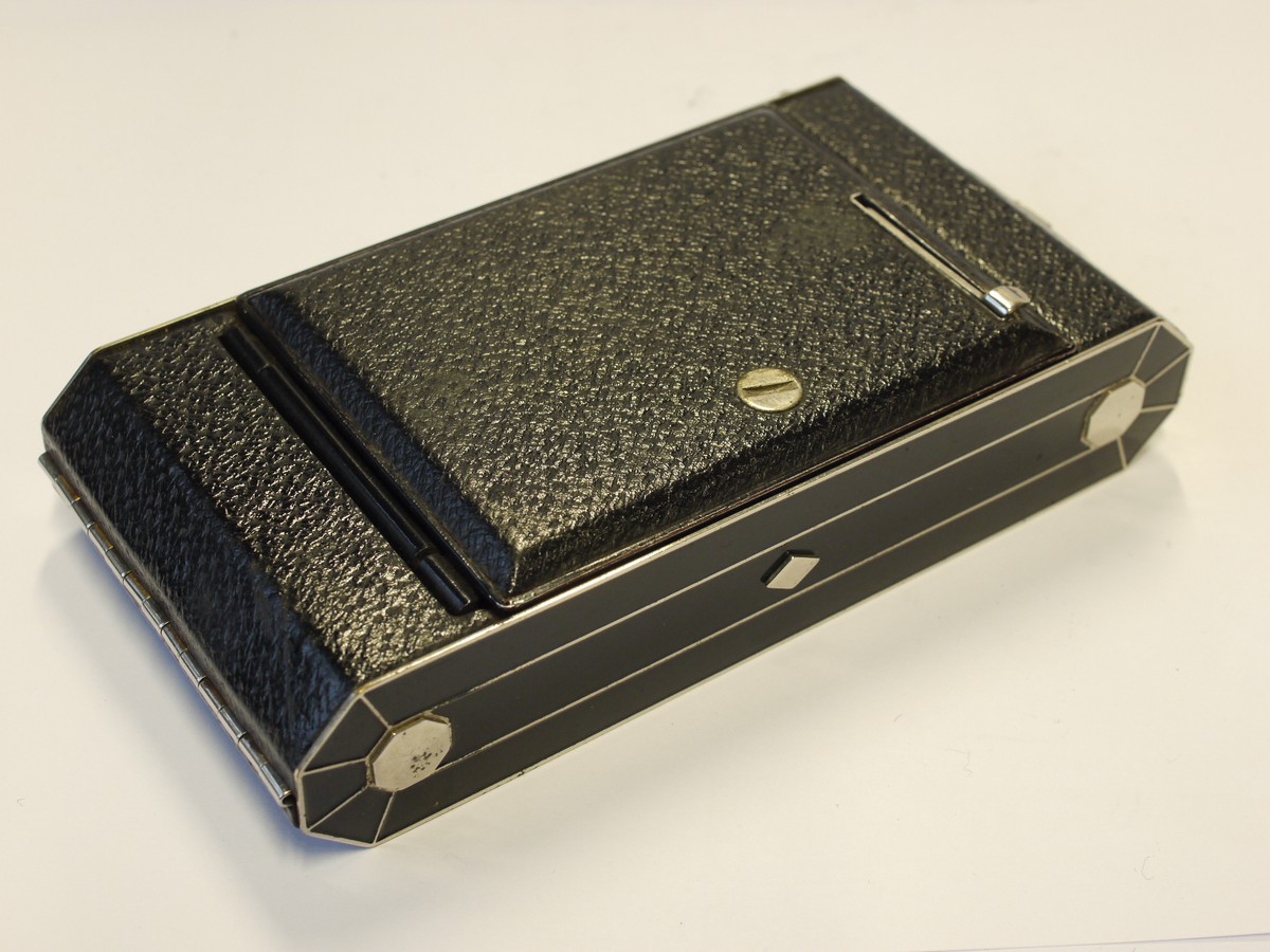 mwclassiccameras-20231208-136 Kodak Six-Twenty 6x9 on 620 folding Art-Deco patterned camera with Kodak Doublet lens