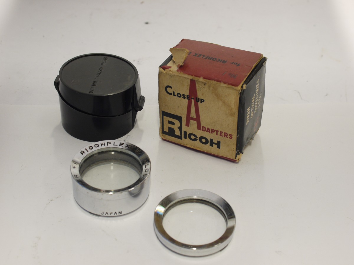 mwclassiccameras-20231208-246 Ricoh Bayonet 1 Close-Up Adapter +1 set, for Ricoh TLRs (Usable on other B1 TLRs. In makers hinging case, instructions & box