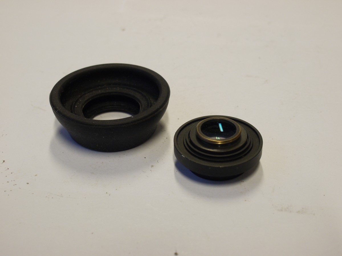 mwclassiccameras-20240105-277 Match Technical E-Clypse 0.85X Eyepiece magnification accesory, with Rubber Eyecup for Leica M cameras + clothes & box