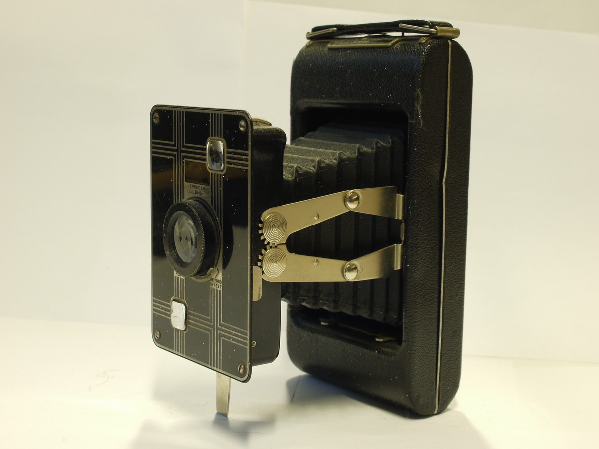 mwclassiccameras-20240112-239 Kodak Jiffy Six-20 6x9 folding camert with Art-Deco front & Twindar lens
