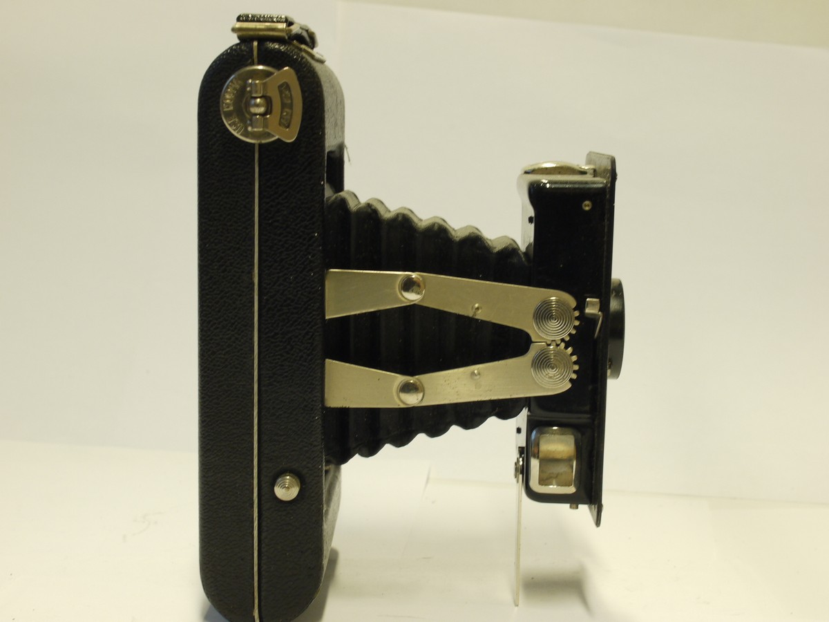 mwclassiccameras-20240112-242 Kodak Jiffy Six-20 6x9 folding camert with Art-Deco front & Twindar lens