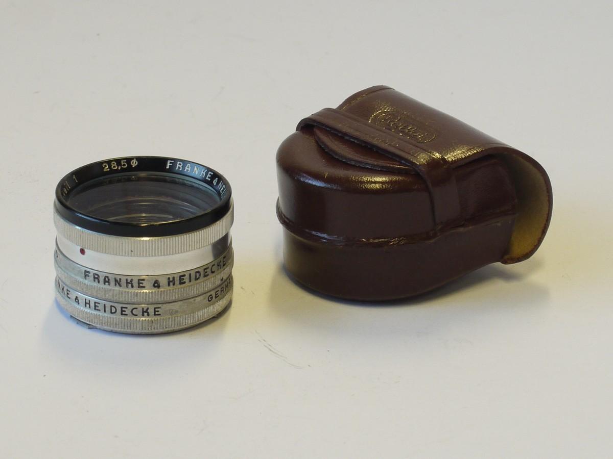 mwclassiccameras-20240119-158 Rollei Bayonet 1 Rolleiparkeil 1 Close-Up lens set (for f3.5 Tessar/Xenar TLR lenses). With Rollei leather case