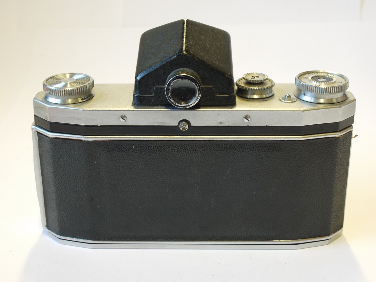 mwclassiccameras-20240119-176 Praktica early knob-wind 35mm SLR chrome body, M42, with non-return mirror + Carl Zeiss Jena all black removable prism finder (15277). UNCOMMON