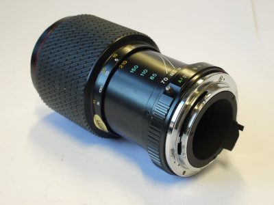 Tokina 70-210mm f4-5.6 SD manual zoom/focus lens in Pentax PK-A mount + hood & caps