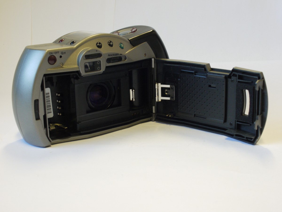 mwclassiccameras-20240119-38 Samsung ECX 1S Panorama 35mm F.A. Porsche Designed Compact AF Point-&-Shoot camera, silver/grey colour, with 38-140mm Auto Macro lens