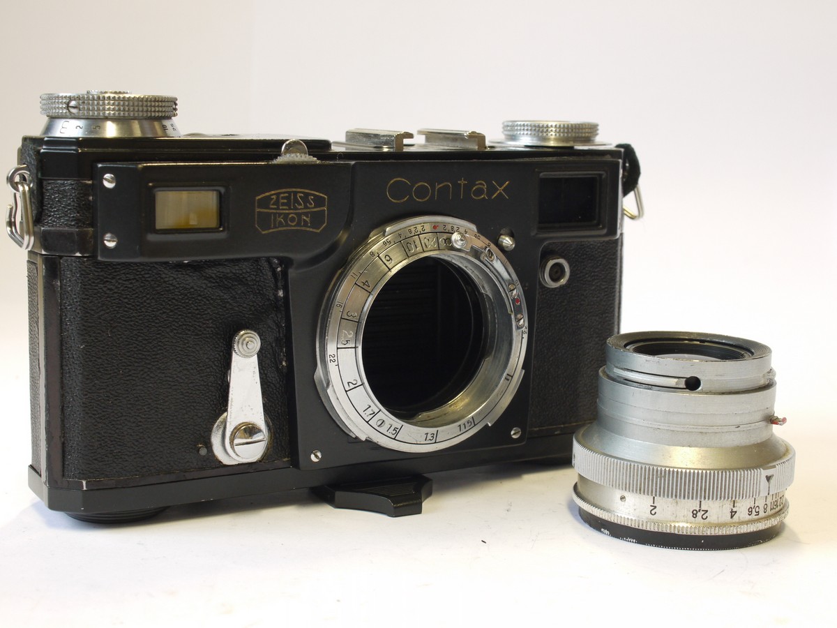 mwclassiccameras-20240126-124 Kiev 4 camera, painted black with Zeiss Ikon Contax inscriptions + "Carl Zeiss Jena Sonnar" chromne lens & Kiev ER case