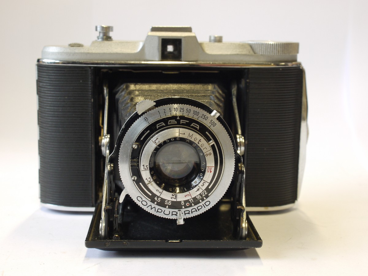 mwclassiccameras-20240126-126 Agfa Isolette 6x6 folding camera with 8.5cm f4.5 Apotar uncoated lens in Compur-Rapid shutter