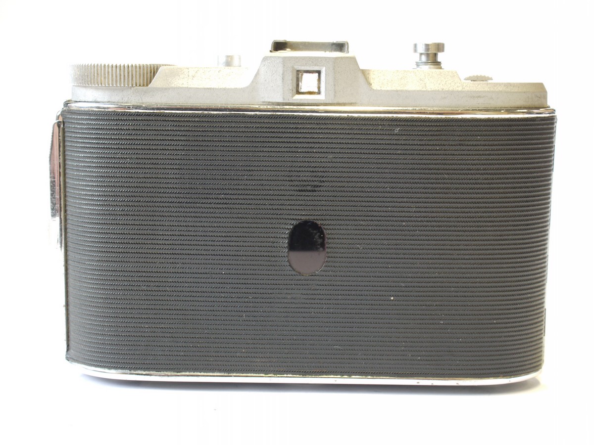 mwclassiccameras-20240126-127 Agfa Isolette 6x6 folding camera with 8.5cm f4.5 Apotar uncoated lens in Compur-Rapid shutter