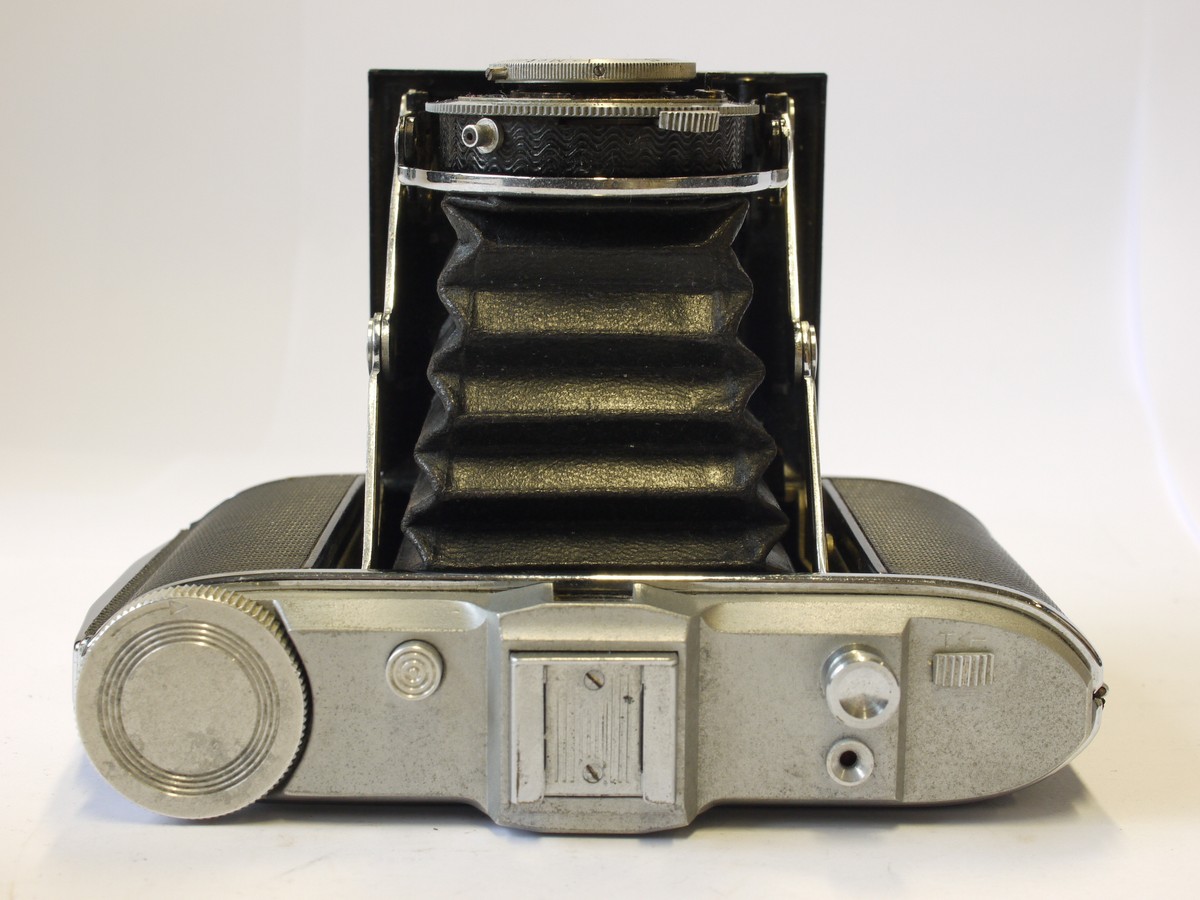 mwclassiccameras-20240126-128 Agfa Isolette 6x6 folding camera with 8.5cm f4.5 Apotar uncoated lens in Compur-Rapid shutter