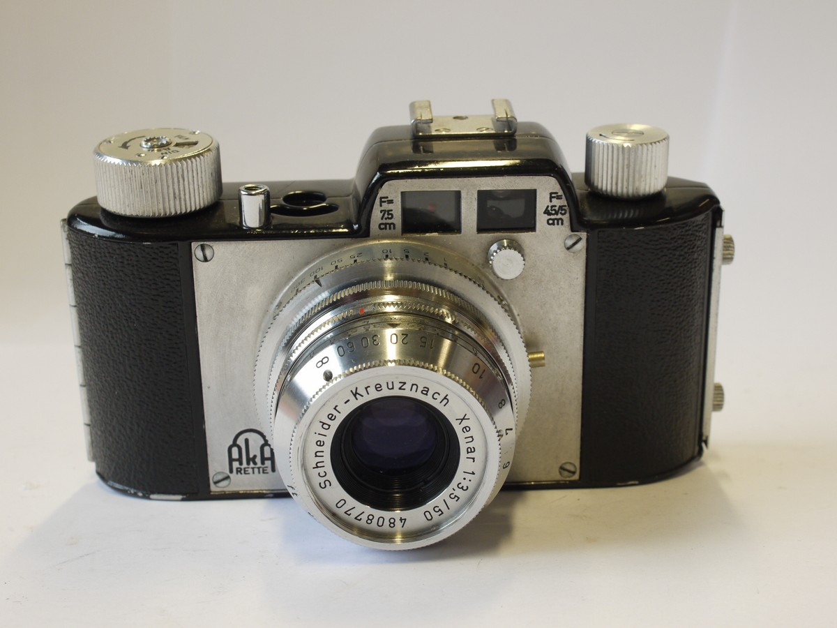 mwclassiccameras-20240126-202 AkaRette 35mm camera, Black version, with 45/50mm & 75mm optical finders + Schneider 50mm f3.5 Xenar interchangeable lens & AkaRelle ER case