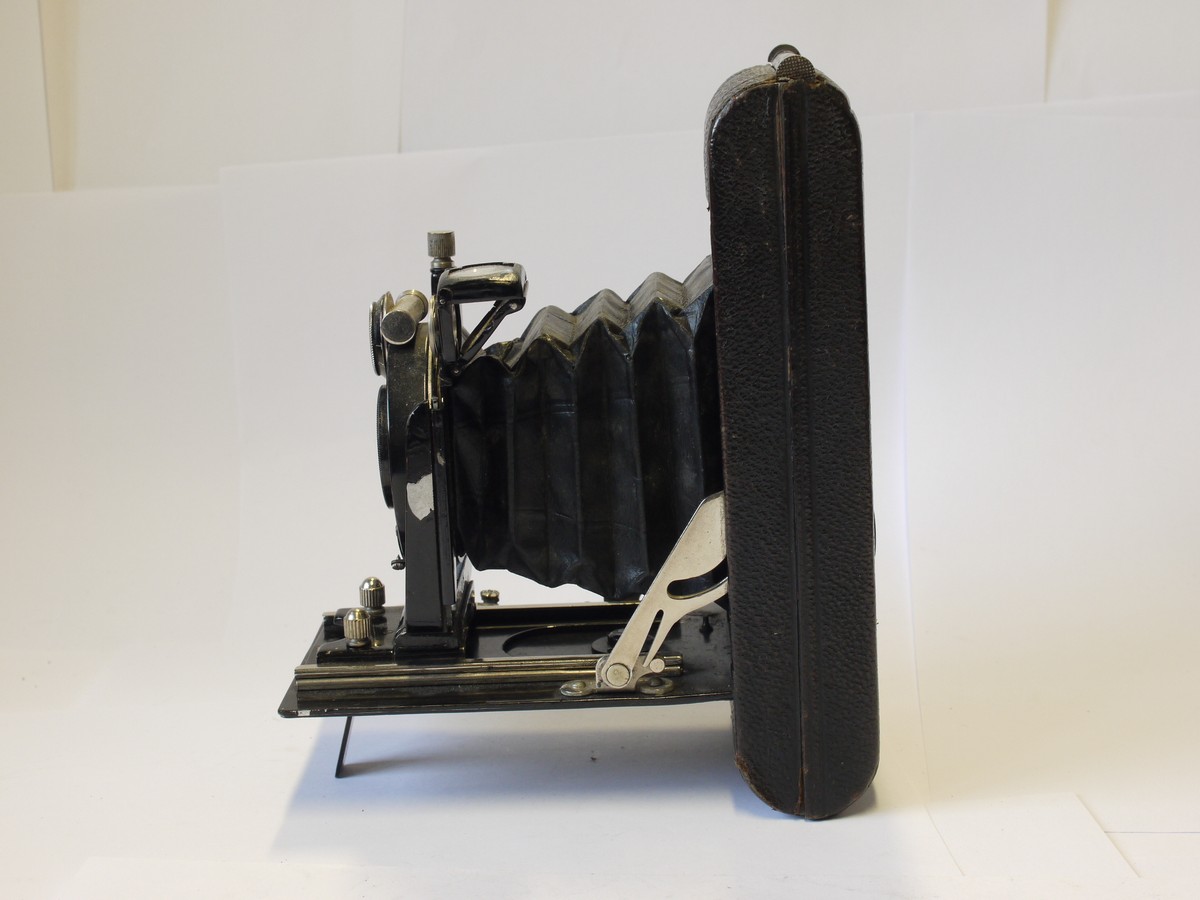 mwclassiccameras-20240126-247 Butcher's Watch Pocket Carbine 6x9 folding camera with Ross 4 inch f6.3 Homocentric lens n Lukos shutter + original leather case