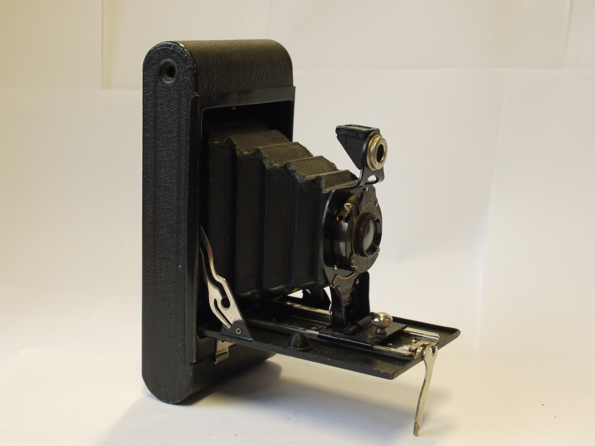 mwclassiccameras-20240126-293 Kodak No.2 Folding Autographic Brownie with Rectilinear lens. Complete with Stylus