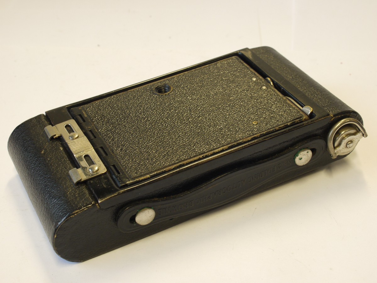 mwclassiccameras-20240126-295 Kodak No.2 Folding Autographic Brownie with Rectilinear lens. Complete with Stylus