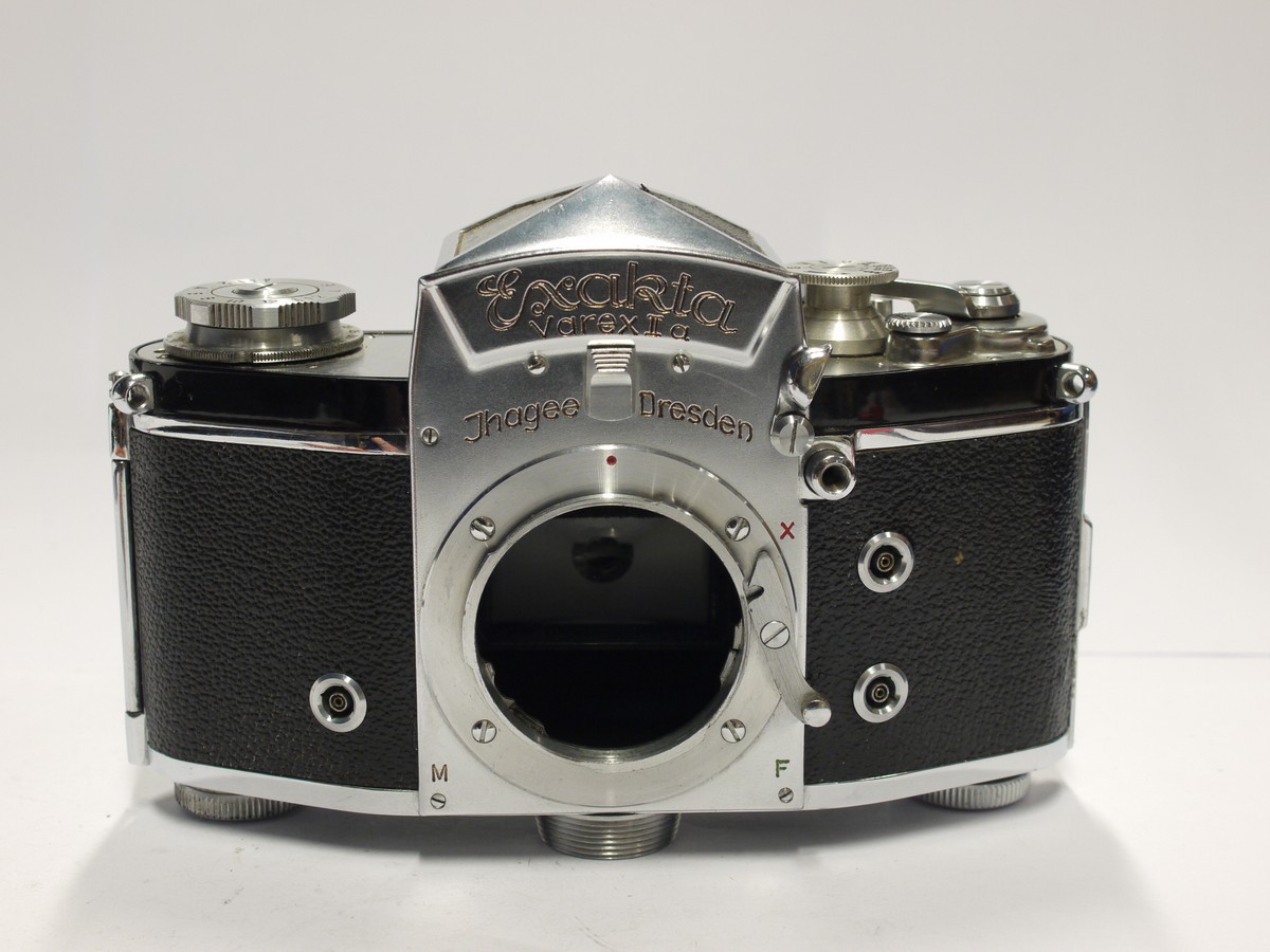 mwclassiccameras-20240126-422 Exakta Varex IIa 3mm SLR body with prism finder