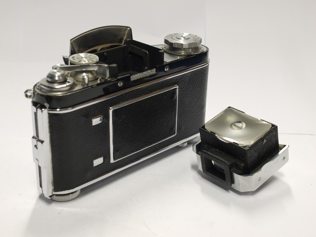 mwclassiccameras-20240126-426 Exakta Varex IIa 3mm SLR body with prism finder