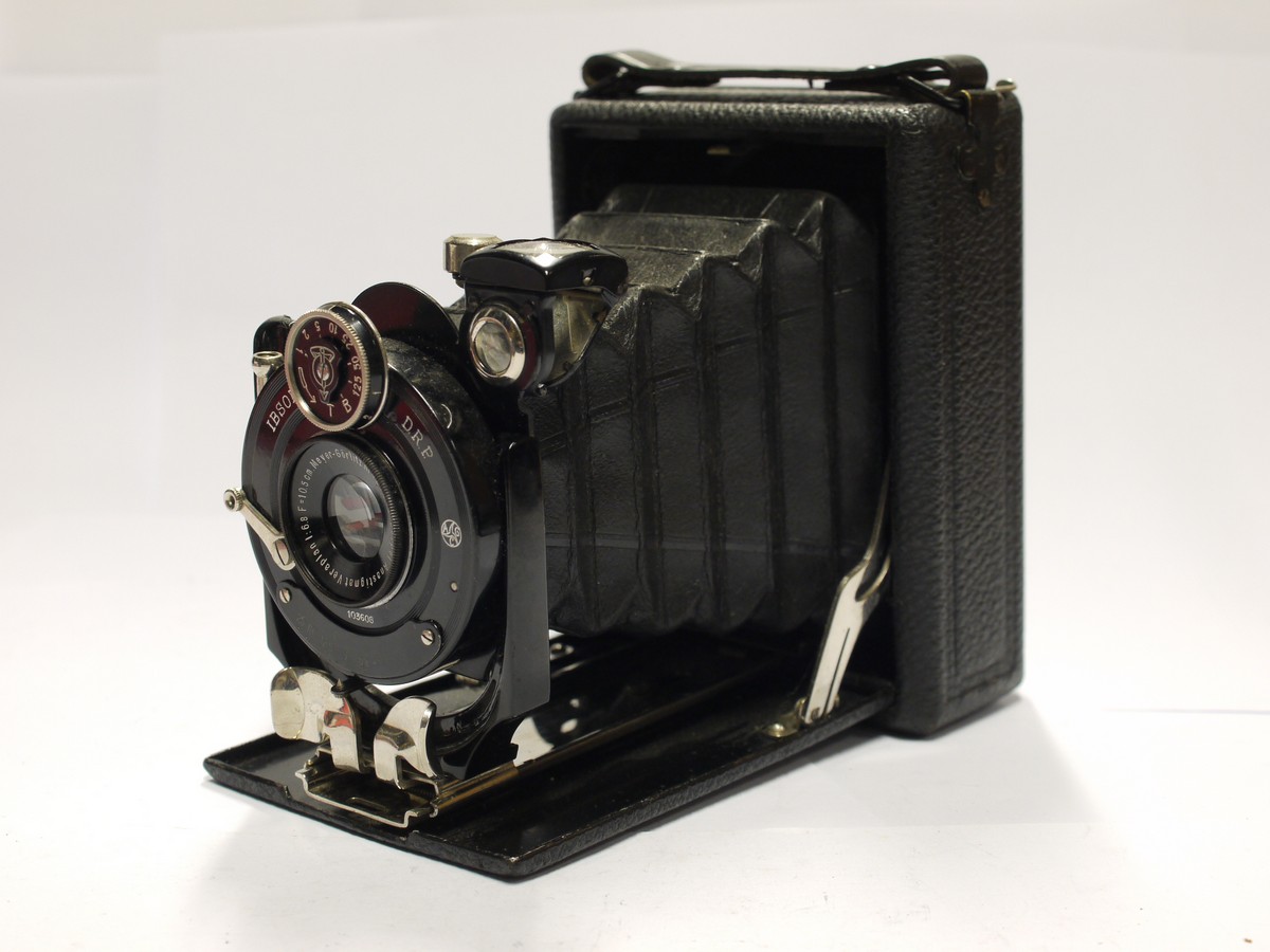 mwclassiccameras-20240126-484 Ihagee 6x9 folding plate camera with Meyer 10.5cm f6.3 Veraplan Dopple Anastigmat lens in Isor shutter