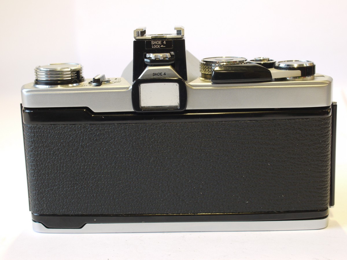 mwclassiccameras-202400202-110 Olympus OM-1n 35mm SLR body, chrome, with Shoe 4 hotshoe & ER case