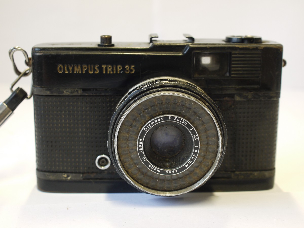 mwclassiccameras-20240209-118 Olympus Trip 35 BLACK Point-&-Shoot camera with 40mm f2.8 D Zuiko lens