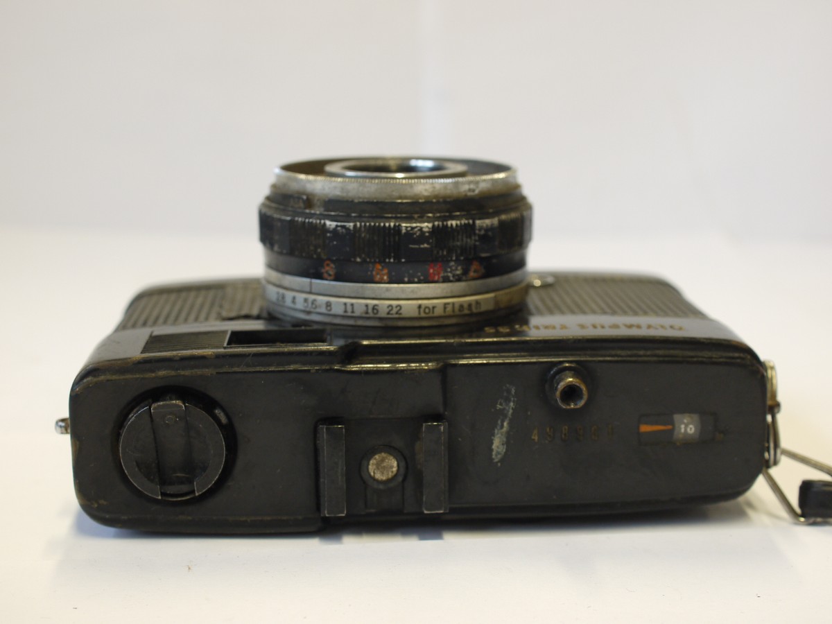 mwclassiccameras-20240209-120 Olympus Trip 35 BLACK Point-&-Shoot camera with 40mm f2.8 D Zuiko lens