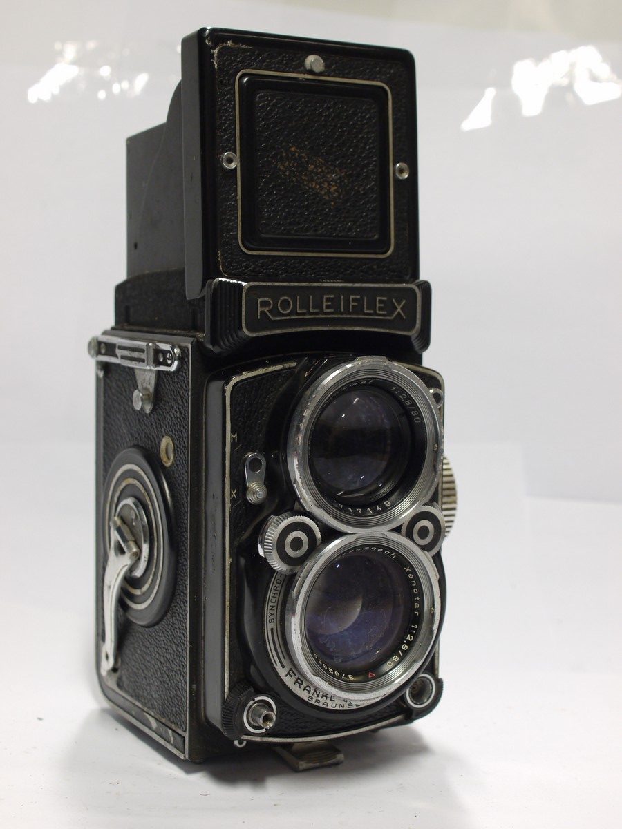 mwclassiccameras-20240209-327 Rolleiflex 2.8C TLR (No.1433940) with Schneider 80mm f2.8 Xenotar lens in Synchro Compur shutter