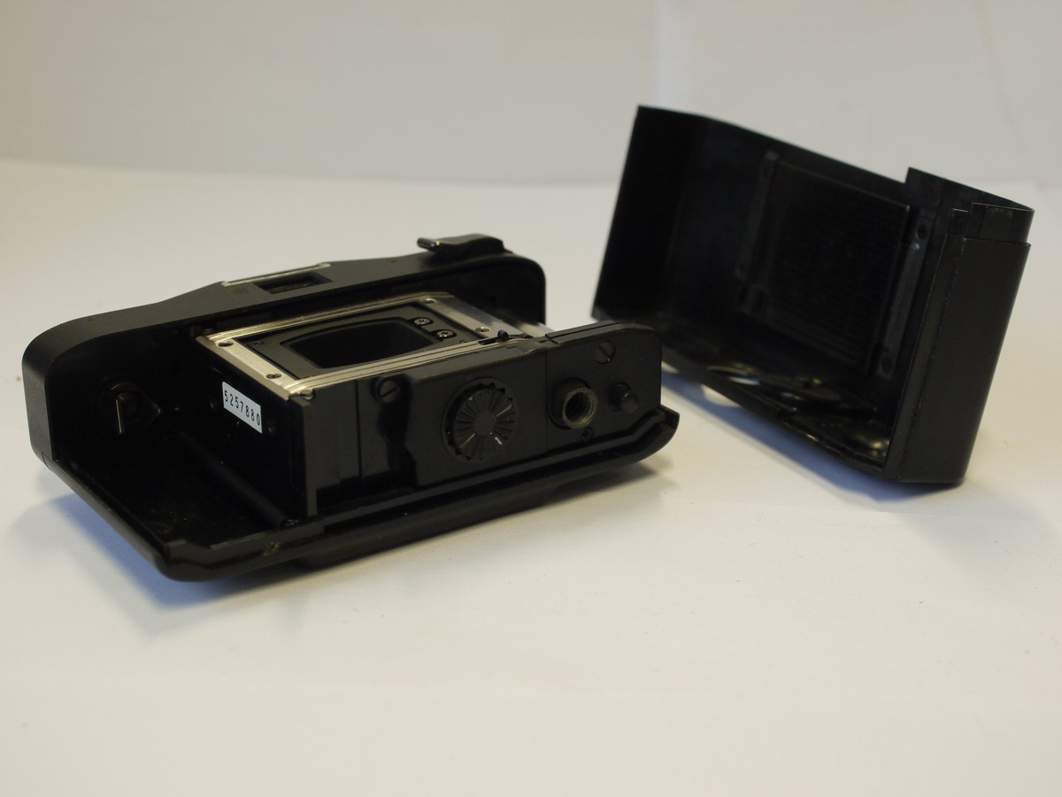 mwclassiccameras-20240209-92 Minox 35GT 35mm folding camera with 35mm f2.8 Color Minotar lens. NON-WORKING, SUITABLE FOR SPARE PARTS/REPAIR