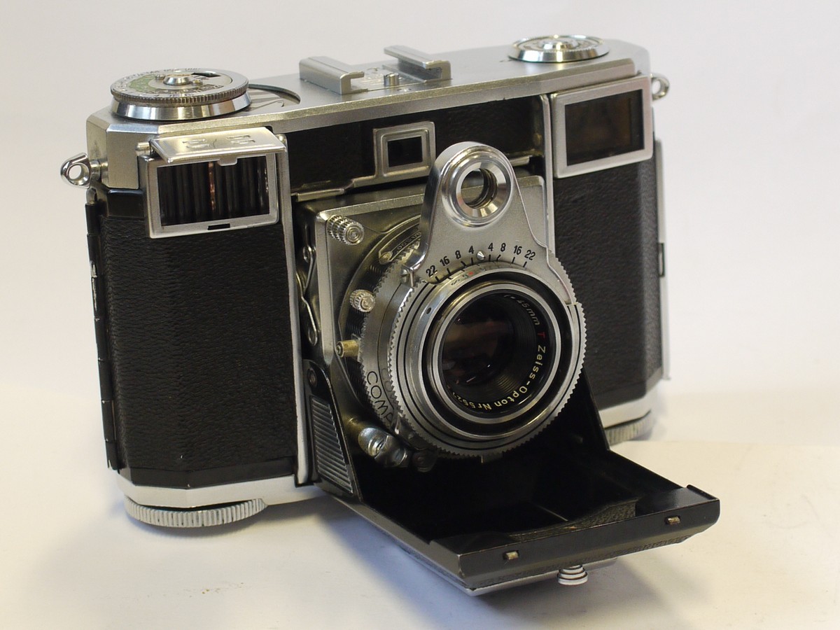 mwclassiccameras-20240216-158 Canon Powershot G12 Digital Mirrorless camera with 6.1-30.5mm f2.8-4.5 IS 5X lens, Canon Battery (No charger) & Independent made brown case