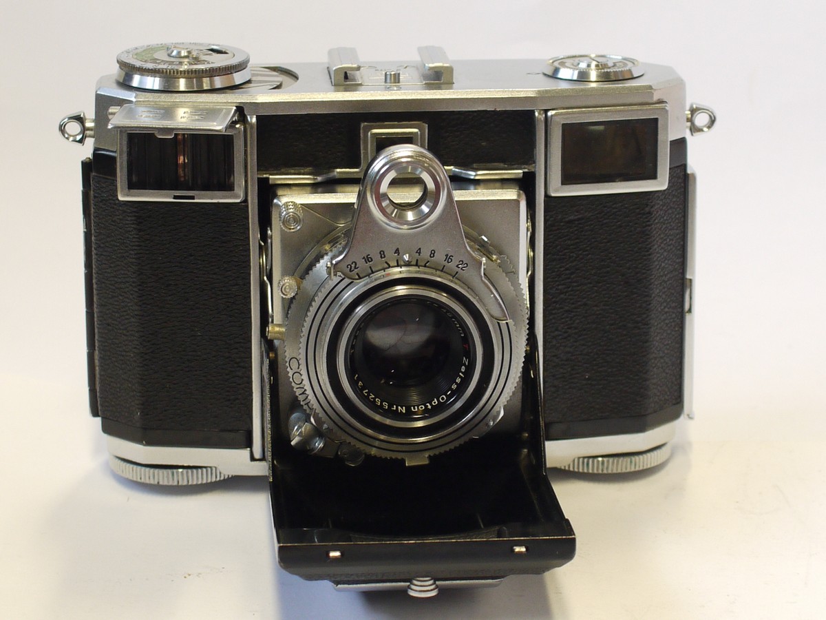 mwclassiccameras-20240216-159 Canon Powershot G12 Digital Mirrorless camera with 6.1-30.5mm f2.8-4.5 IS 5X lens, Canon Battery (No charger) & Independent made brown case