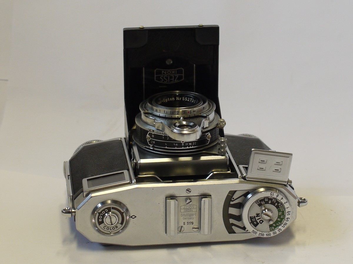 mwclassiccameras-20240216-160 Zeiss Ikon Contessa 35mm selenium metered coupled rangefinder camera with 45mm f2.8 Tessar lens + Schneider Proximeter I & II close-Up lens/rangefinder accessoris in leather cases + Camera ER case