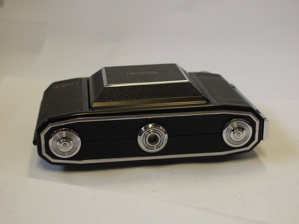mwclassiccameras-20240216-168 Zeiss Ikon Ikonta III 524/16 6x6 folding uncouped rangefinder camera with 75mm f4.5 Novar coated lens in Prontor SV shutter