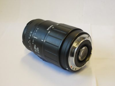 Sigma 100-300mm f4-5.6 DL Macro zoom lens in Canon EF mount + caps