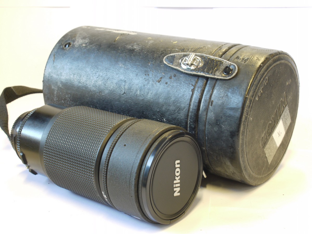 mwclassiccameras-20240216-381 Nikon ED 80-200mm f2.8 AF Nikkor auto/manual focus zoom + Nikon caps & case