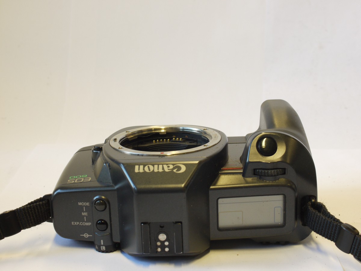 mwclassiccameras-20240216-409 Canon EOS 600 35mm AF SLR body, with Quarts Date Back E + body cap & neck strap