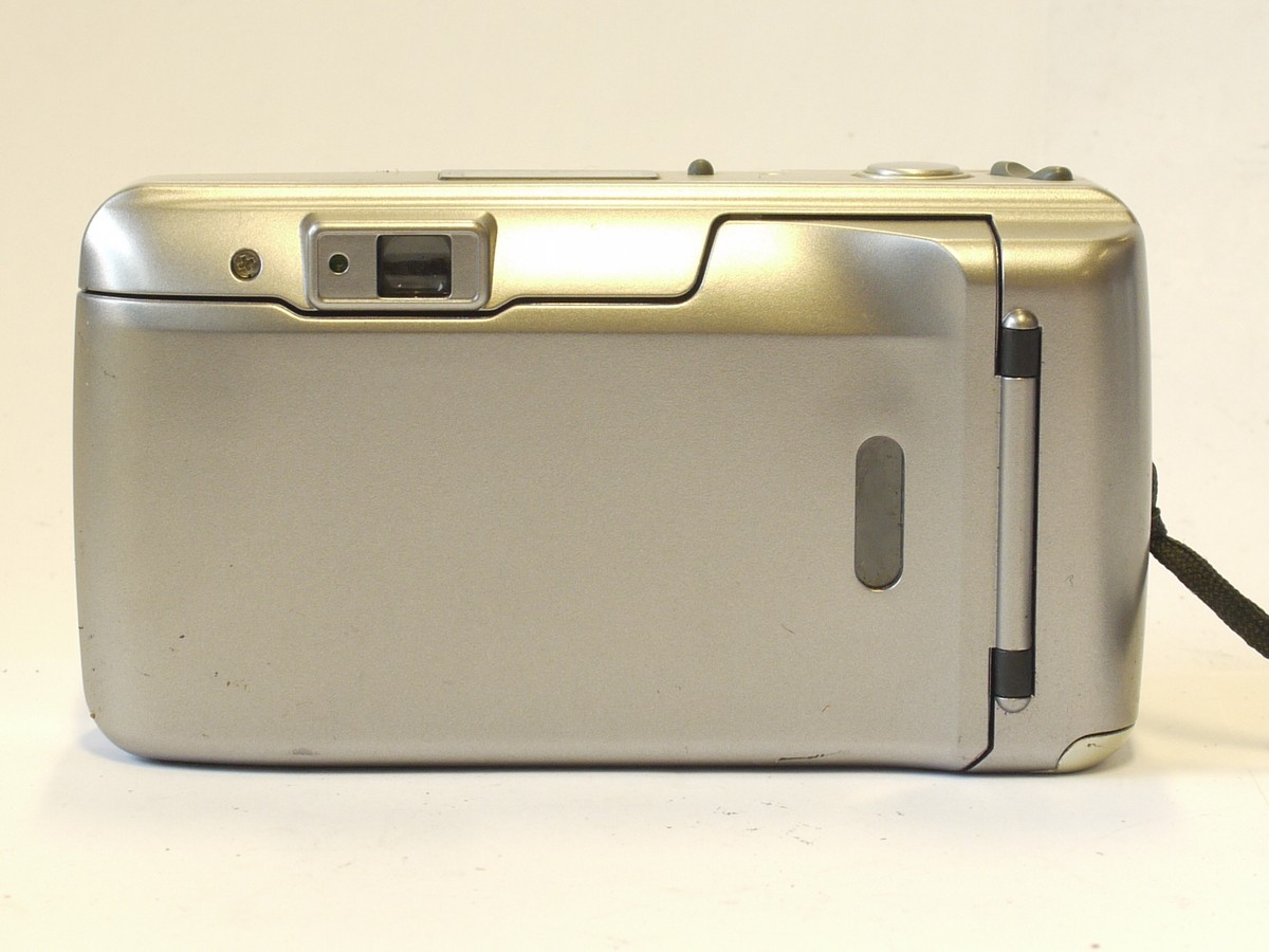 mwclassiccameras-20240216-418 Olympus Superzoom 76s 35mm Autofocus Point-&-Shoot camera, silver coloured, with 38-76mm fZoom, with Wriststrap