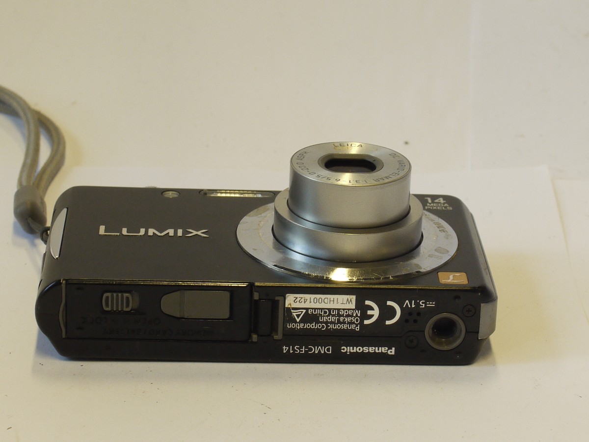 mwclassiccameras-20240216-435 Panasonic Lumix DMC-FS14 14MP Digital Compact camera, Black, with LEICA 5-20mm f3.1-6.5 DC Vario Elmar lens + Battery & Wrist strap