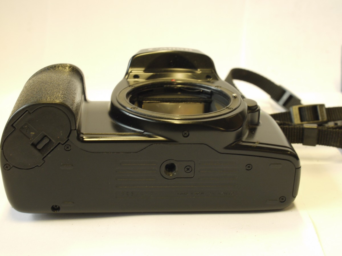 mwclassiccameras-20240216-488 Canon EOS 1000F N 35mm AF SLR body, with neck strap & Canon EH5 ER case