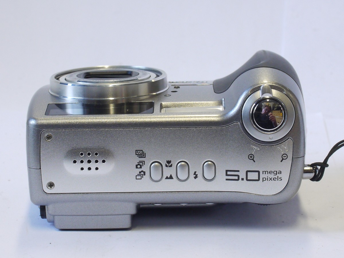 mwclassiccameras-20240216-515 Kodak Easyshare Z730 5MP Digital Compact camera, silver coloured, with Schneider 33-132mm Variogon 4X Optical lens, with strap, 2 x Batteries, Charger, Instructions, Softwar & makers box
