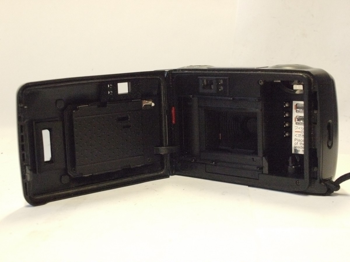 mwclassiccameras-20240223-155 Yashica T5D 35mm Compact Autofocus Point-&-Shoot cmaera with Carl Zeiss 35mm f3.5 Tessar T* lens, with Wrist Strap. This model has a Date Back