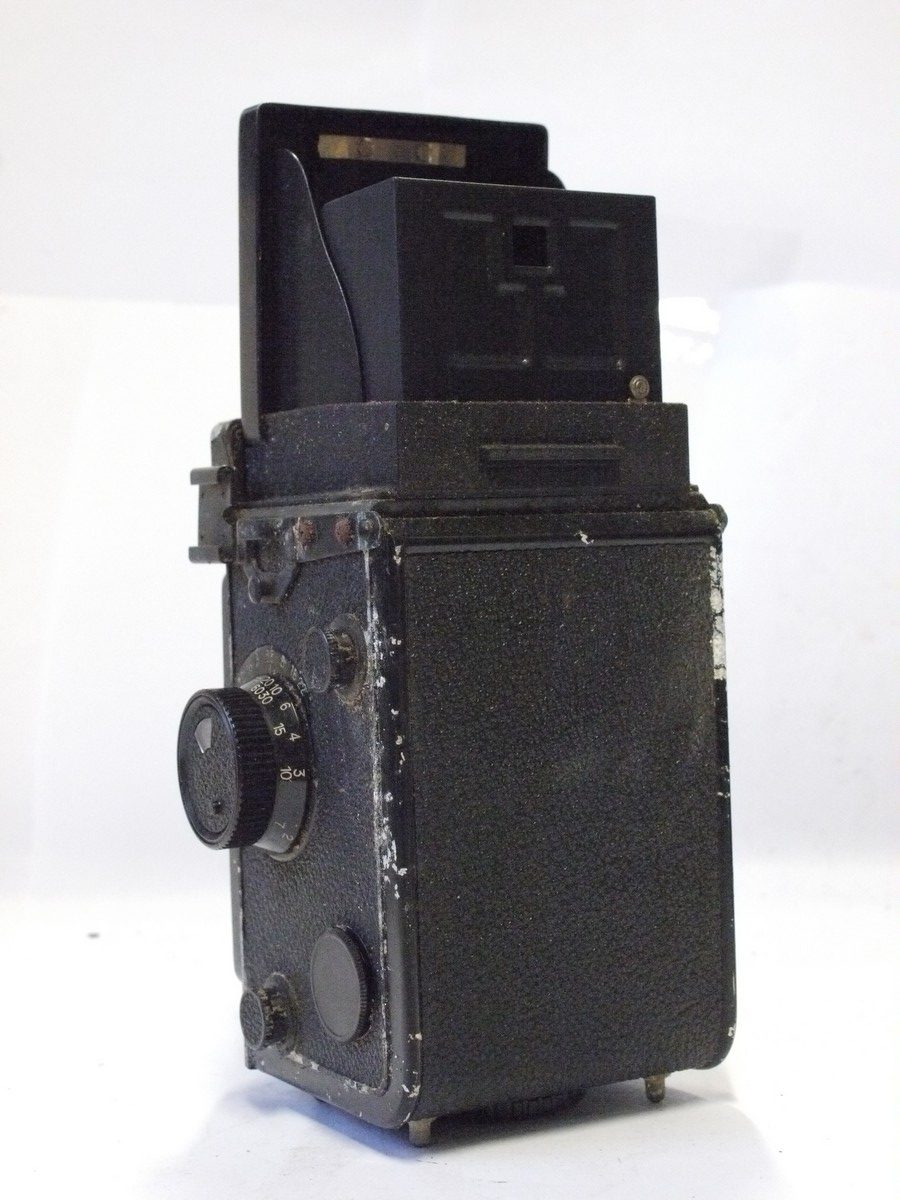 mwclassiccameras-20240223-190 Yashica Mat-124G TLR, with 80mm f3.5 Yashinon lens.