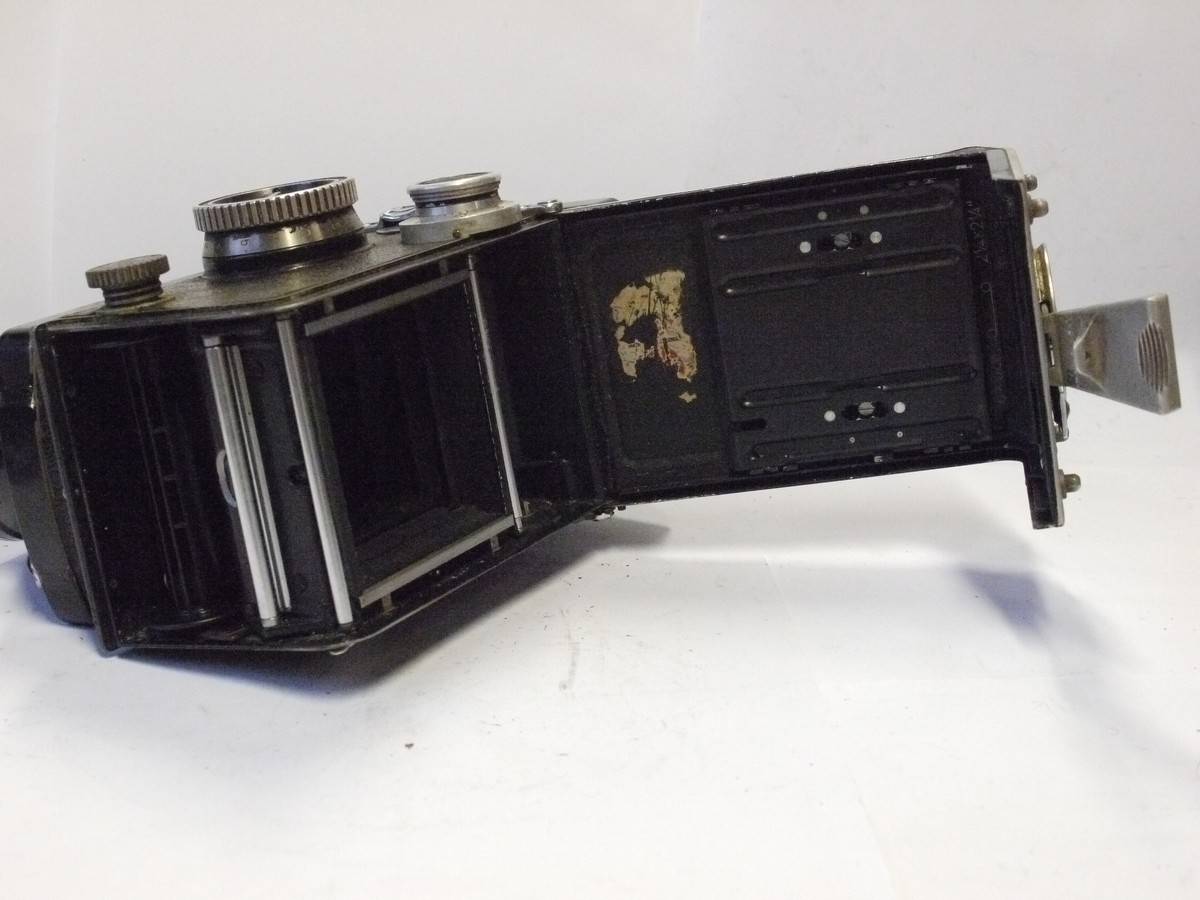mwclassiccameras-20240223-246 Rolleiflex Tele Rollei with 135mm f4 Sonnar lens in Synchro Compur shutter. NEEDS REPAIR